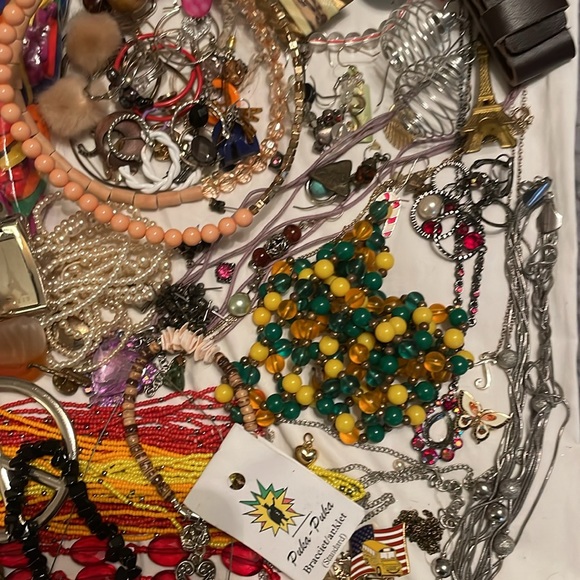 Gallon bag 5 pounds Junk Drawer Jewelry. - Picture 4 of 13